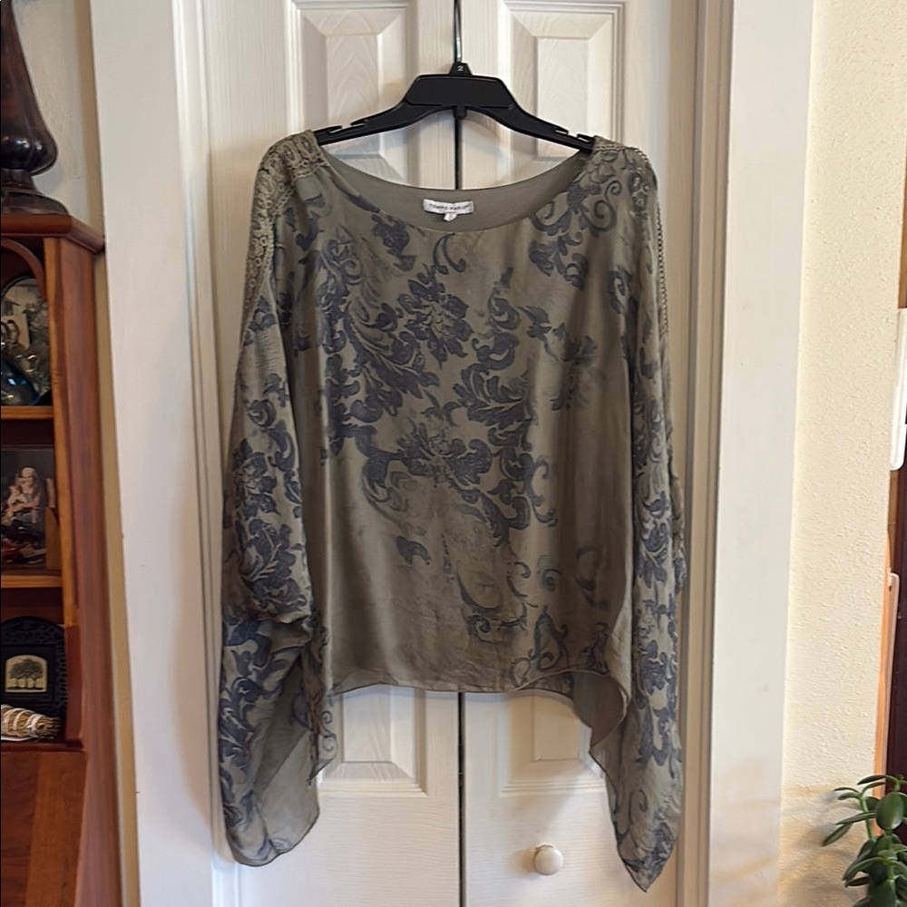 Tempo Paris Olive and Gray Patterned Blouse